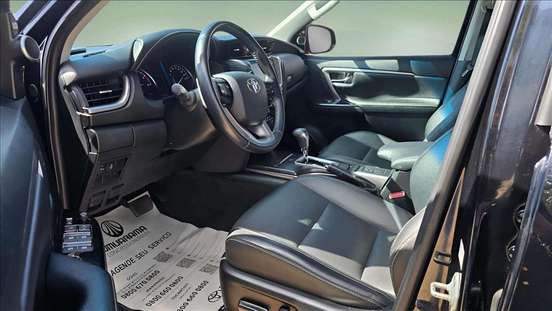 TOYOTA-HILUX-2021