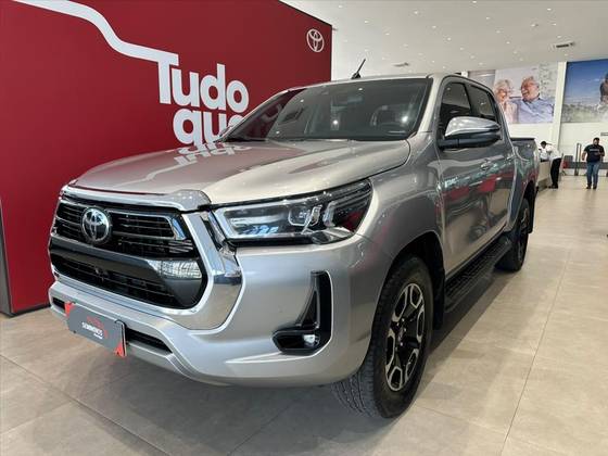 TOYOTA HILUX 2.8 D-4D TURBO DIESEL CD SRX 4X4 AUTOMÁTICO