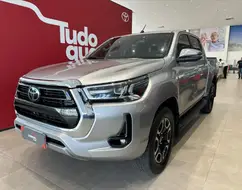 TOYOTA HILUX 2.8 D-4D TURBO DIESEL CD SRX 4X4 AUTOMÁTICO TOYOTA HILUX 2.8 D-4D TURBO DIESEL CD SRX 4X4 AUTOMÁTICO