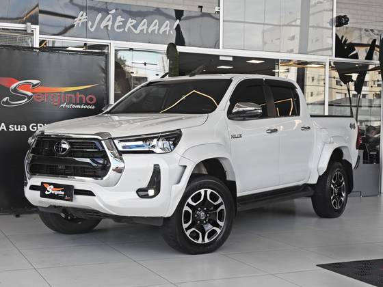 TOYOTA HILUX 2.8 D-4D TURBO DIESEL CD SRX PLUS 4X4 AUTOMÁTICO