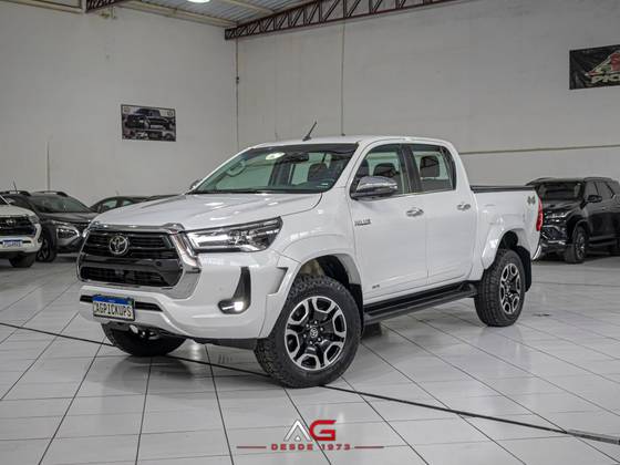 TOYOTA HILUX 2.8 D-4D TURBO DIESEL CD SRX PLUS 4X4 AUTOMÁTICO