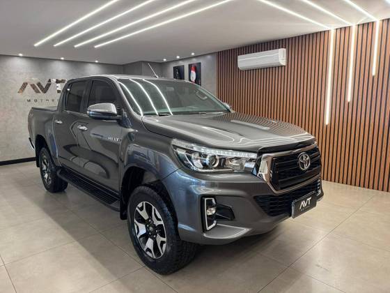 TOYOTA HILUX 2.8 SRX 4X4 CD 16V DIESEL 4P AUTOMÁTICO
