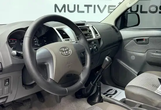 TOYOTA-HILUX-2012