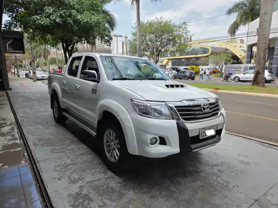 TOYOTA-HILUX-3.0 SRV TOP 4X4 CD 16V TURBO INTERCOOLER DIESEL 4P AUTOMÁTICO TOYOTA-HILUX-2015