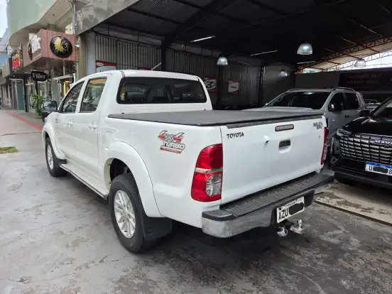 TOYOTA-HILUX-2015