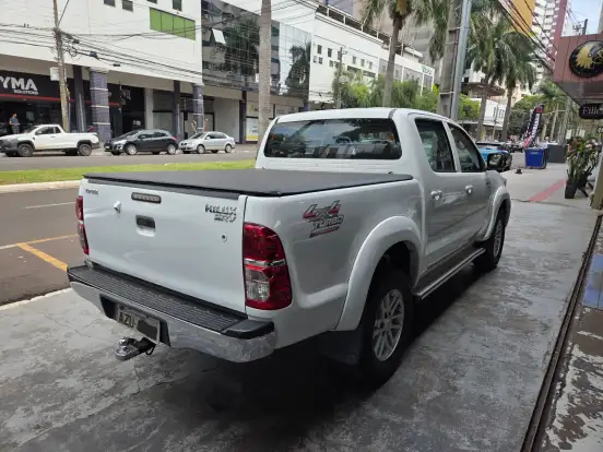 TOYOTA-HILUX-2015