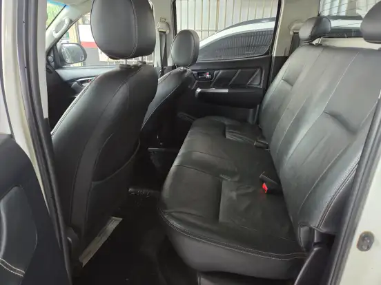 TOYOTA-HILUX-2015