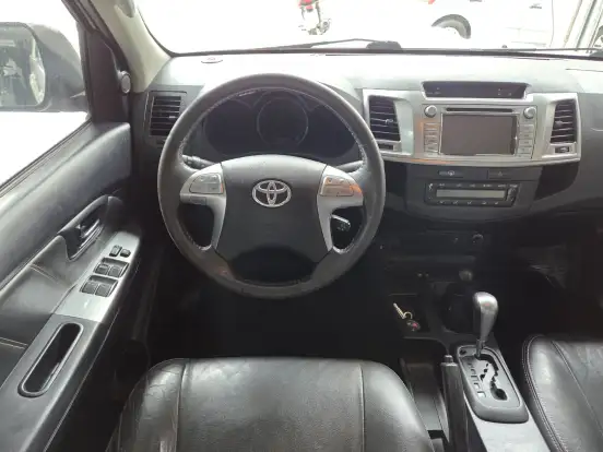 TOYOTA-HILUX-2015