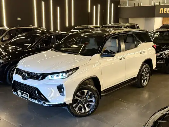 TOYOTA-HILUX SW4-2023