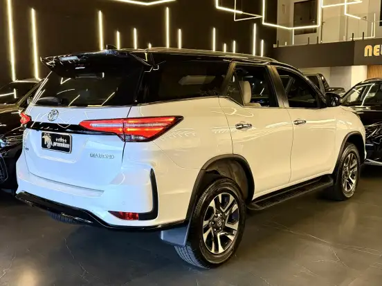TOYOTA-HILUX SW4-2023