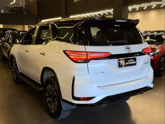 TOYOTA-HILUX SW4-2023