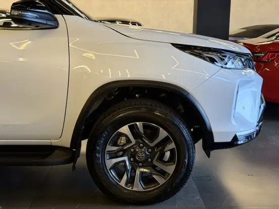 TOYOTA-HILUX SW4-2.8 D-4D TURBO DIESEL DIAMOND 7L 4X4 AUTOMÁTICO TOYOTA-HILUX SW4-2023