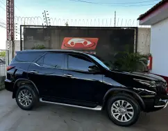 TOYOTA HILUX SW4 2.8 D-4D TURBO DIESEL SRX 4X4 AUTOMÁTICO TOYOTA HILUX SW4 2.8 D-4D TURBO DIESEL SRX 4X4 AUTOMÁTICO