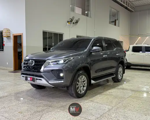 TOYOTA-HILUX SW4-2.8 D-4D TURBO DIESEL SRX 7L 4X4 AUTOMÁTICO TOYOTA-HILUX SW4-2022