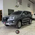 TOYOTA HILUX SW4 2.8 D-4D TURBO DIESEL SRX 7L 4X4 AUTOMÁTICO TOYOTA HILUX SW4 2.8 D-4D TURBO DIESEL SRX 7L 4X4 AUTOMÁTICO