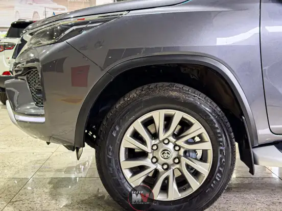 TOYOTA-HILUX SW4-2.8 D-4D TURBO DIESEL SRX 7L 4X4 AUTOMÁTICO TOYOTA-HILUX SW4-2022
