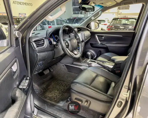 TOYOTA-HILUX SW4-2022