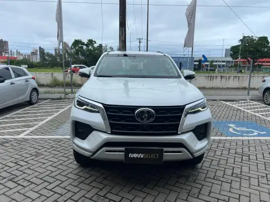 TOYOTA-HILUX SW4-2.8 D-4D TURBO DIESEL SRX 7L 4X4 AUTOMÁTICO TOYOTA-HILUX SW4-2023