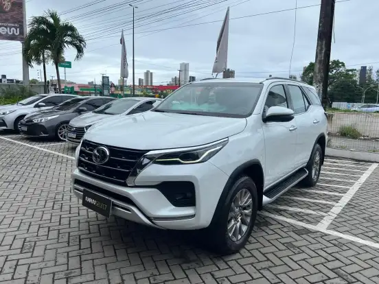TOYOTA-HILUX SW4-2023