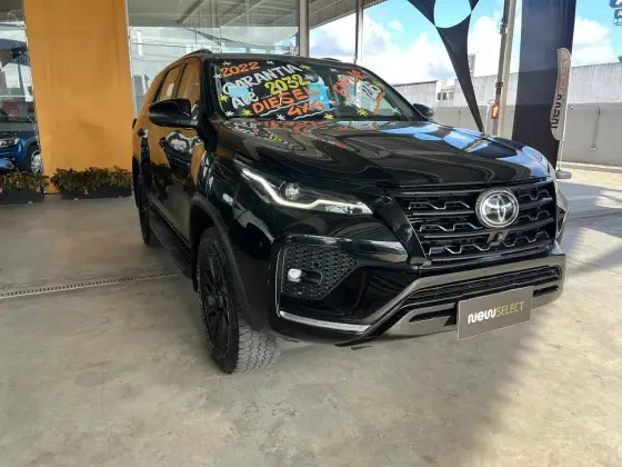 TOYOTA HILUX SW4 2.8 D-4D TURBO DIESEL SRX 7L 4X4 AUTOMÁTICO