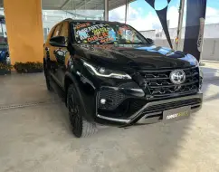 TOYOTA HILUX SW4 2.8 D-4D TURBO DIESEL SRX 7L 4X4 AUTOMÁTICO TOYOTA HILUX SW4 2.8 D-4D TURBO DIESEL SRX 7L 4X4 AUTOMÁTICO
