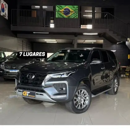 TOYOTA HILUX SW4 2.8 D-4D TURBO DIESEL SRX 7L 4X4 AUTOMÁTICO