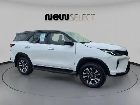 TOYOTA-HILUX SW4-2023