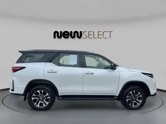 TOYOTA-HILUX SW4-2023