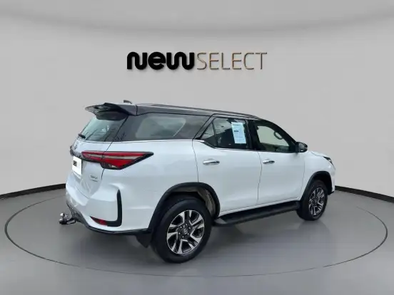 TOYOTA-HILUX SW4-2023
