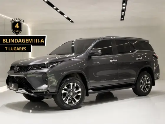 TOYOTA HILUX SW4 2.8 D-4D TURBO DIESEL SRX PLATINUM 7L 4X4 AUTOMÁTICO TOYOTA HILUX SW4 2.8 D-4D TURBO DIESEL SRX PLATINUM 7L 4X4 AUTOMÁTICO