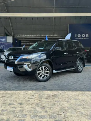 TOYOTA HILUX SW4 2.8 SRX 4X4 7 LUGARES 16V TURBO INTERCOOLER DIESEL 4P AUTOMÁTICO TOYOTA HILUX SW4 2.8 SRX 4X4 7 LUGARES 16V TURBO INTERCOOLER DIESEL 4P AUTOMÁTICO