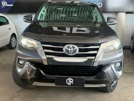 TOYOTA-HILUX SW4-2.8 SRX 4X4 7 LUGARES 16V TURBO INTERCOOLER DIESEL 4P AUTOMÁTICO TOYOTA-HILUX SW4-2018