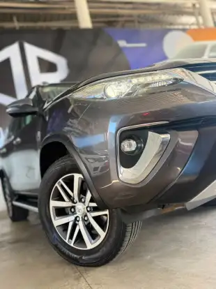 TOYOTA-HILUX SW4-2.8 SRX 4X4 7 LUGARES 16V TURBO INTERCOOLER DIESEL 4P AUTOMÁTICO TOYOTA-HILUX SW4-2018