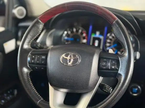 TOYOTA-HILUX SW4-2.8 SRX 4X4 7 LUGARES 16V TURBO INTERCOOLER DIESEL 4P AUTOMÁTICO TOYOTA-HILUX SW4-2018