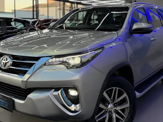 TOYOTA-HILUX SW4-2.8 SRX 4X4 7 LUGARES 16V TURBO INTERCOOLER DIESEL 4P AUTOMÁTICO TOYOTA-HILUX SW4-2018