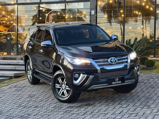 TOYOTA HILUX SW4 2.7 SRV 7 LUGARES 4X2 16V FLEX 4P AUTOMÁTICO