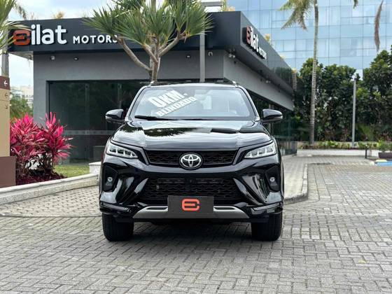 TOYOTA HILUX SW4 2.8 D-4D TURBO DIESEL DIAMOND 7L 4X4 AUTOMÁTICO