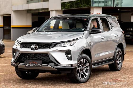 TOYOTA HILUX SW4 2.8 D-4D TURBO DIESEL DIAMOND 7L 4X4 AUTOMÁTICO
