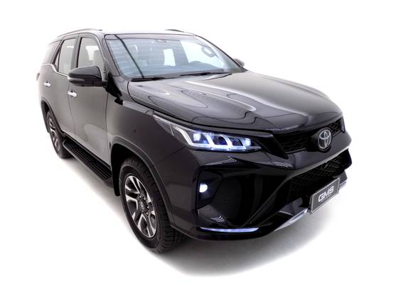 TOYOTA HILUX SW4 2.8 D-4D TURBO DIESEL DIAMOND 7L 4X4 AUTOMÁTICO