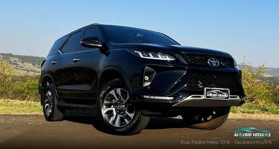 TOYOTA HILUX SW4 2.8 D-4D TURBO DIESEL DIAMOND 7L 4X4 AUTOMÁTICO