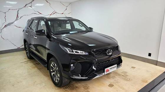 TOYOTA HILUX SW4 2.8 D-4D TURBO DIESEL DIAMOND 7L 4X4 AUTOMÁTICO