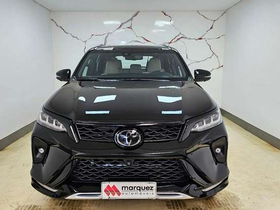 TOYOTA-HILUX SW4-2.8 D-4D TURBO DIESEL DIAMOND 7L 4X4 AUTOMÁTICO TOYOTA-HILUX SW4-2023