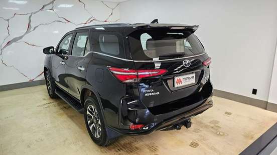 TOYOTA-HILUX SW4-2023