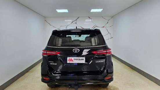 TOYOTA-HILUX SW4-2023
