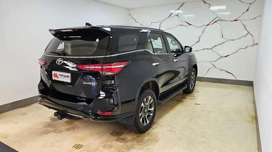 TOYOTA-HILUX SW4-2023