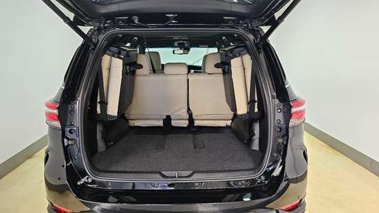 TOYOTA-HILUX SW4-2023