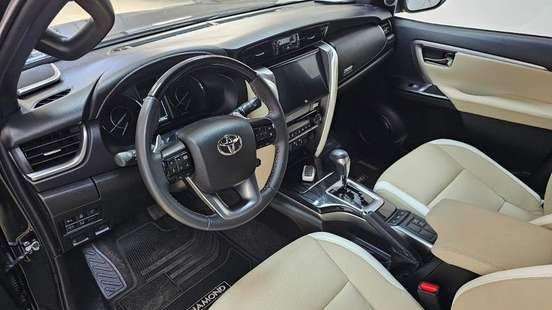 TOYOTA-HILUX SW4-2023