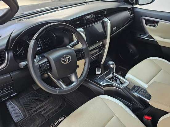 TOYOTA-HILUX SW4-2.8 D-4D TURBO DIESEL DIAMOND 7L 4X4 AUTOMÁTICO TOYOTA-HILUX SW4-2023