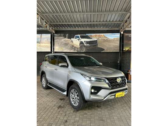 TOYOTA-HILUX SW4-2.8 D-4D TURBO DIESEL SRX 4X4 AUTOMÁTICO TOYOTA-HILUX SW4-2021