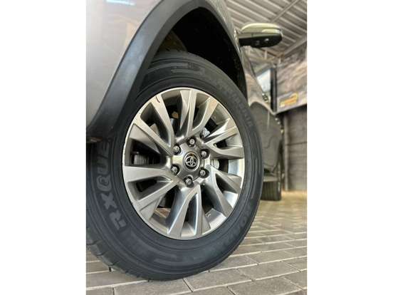 TOYOTA-HILUX SW4-2.8 D-4D TURBO DIESEL SRX 4X4 AUTOMÁTICO TOYOTA-HILUX SW4-2021